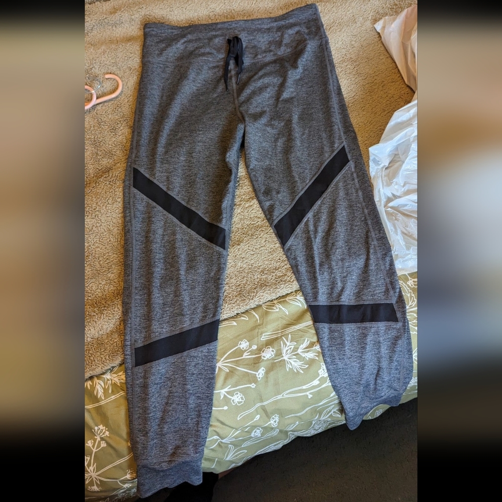 Leggings / Exercise Pants